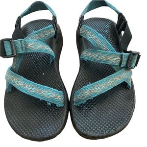 Chaco | women’s pre-owned blue staple sandals river shoes women’s size 6